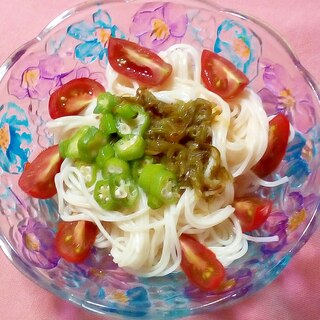 チョコレートトマトとオクラめかぶのそうめん